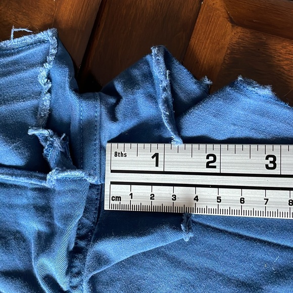 Women’s size 8 blue Under Armour semi fitted shorts - Picture 6 of 9